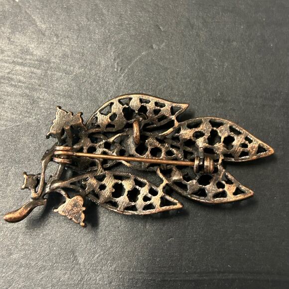 Vintage Rhinestone Leaf Brooch Pin No Flaws - Picture 2 of 3